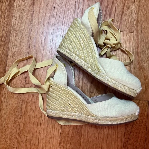 Stuart Weitzman Marguerita Wedge Pale Yellow size 7 - Picture 3 of 4